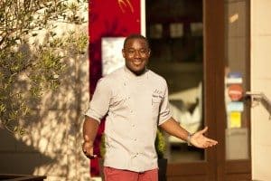  „Stargast und Sternekoch Nelson Müller vereint sogar beide Elemente von „Soul Kitchen“ und begeistert die Gäste sowohl beim Showcooking als auch als Soul-Sänger.“ © Nelson Müller