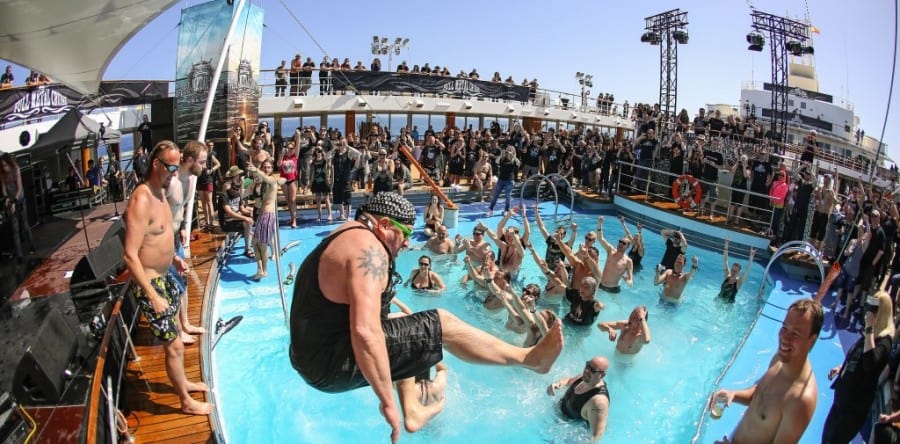 2’000 Metal Fans kippten auf der Mein Schiff 1 rund 28’000 Liter Bier