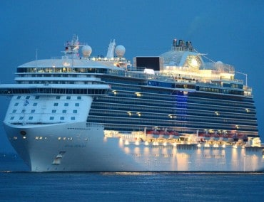 Regal Princess erstmals im Hamburger Hafen