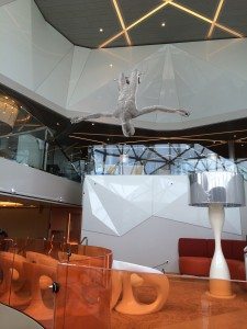 Trapez Artist von Nicola Bolla auf der Mein Schiff 4 (Bild TUI Cruises)