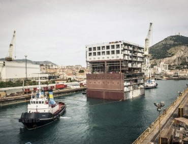 Technische Meisterleistung: MSC Opera wird in der Mitte durchschnitten