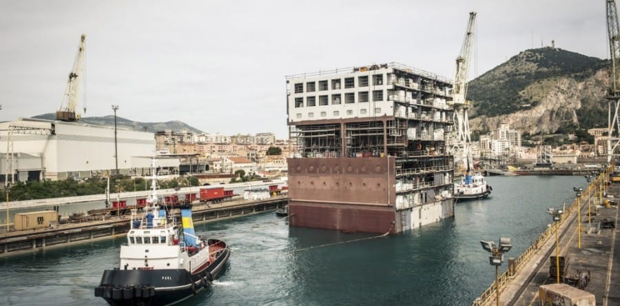 Technische Meisterleistung: MSC Opera wird in der Mitte durchschnitten