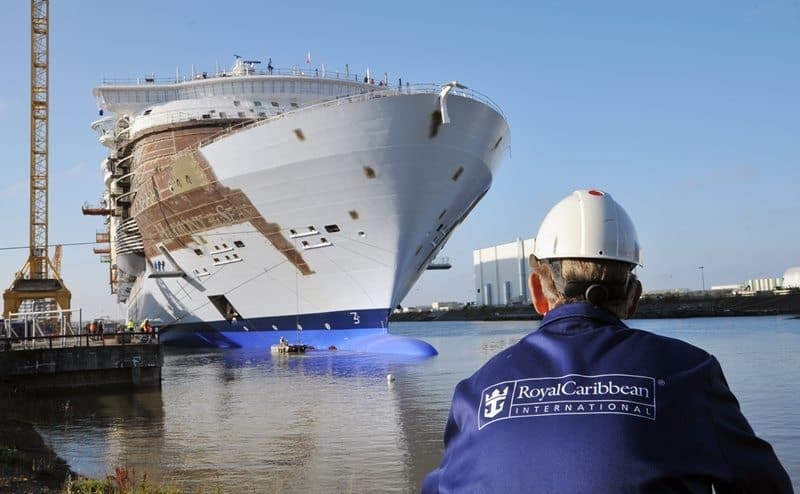 Harmony of the Seas – bald eines der grössten Kreuzfahrtschiffe – erstmals zu Wasser gelassen
