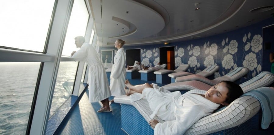 Celebrity Reflection mit grossem Wellness Bereich und schwebender Dusche