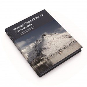Das Kochbuch bringt die norwegischen Kreationen von Hurtigrutens „Norway’s Coastal Kitchen" Konzept zum Nachkochen in die heimische Küche (Bild Hurtigruten)