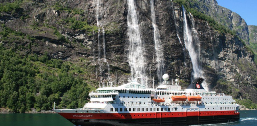 Mit Hurtigruten die Magie der atemberaubenden norwegischen Küste entdecken