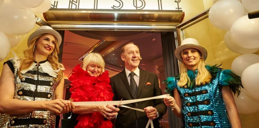 MS Europa ist mit 4’200 Quadratmetern neuem Teppich ausgestattet worden