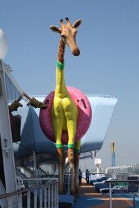 Gigi - die Giraffe auf der Anthem of the Seas (Bild Gemperle)