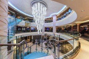Blick ins Atrium der Norwegian Escape (Bild Meyer Werft)