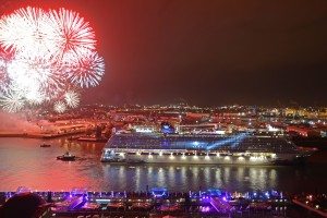 Gigantisches Feuerwerk im Hamburger Hafen für die Norwegian Escape (Bild Norwegian Cruise Line)