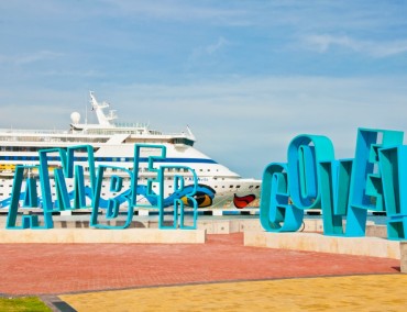 AIDA Vita als erstes Schiff der AIDA Flotte am neuen Terminal Amber Cove