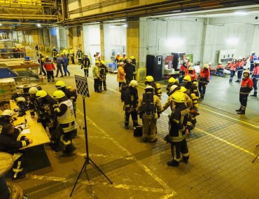 Meyer Werft führt Brandschutzübung im Maschinenraum eines Kreuzfahrtschiffes durch