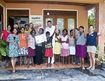 Delegation der MS Hamburg übergibt Spenden auf Sri Lanka