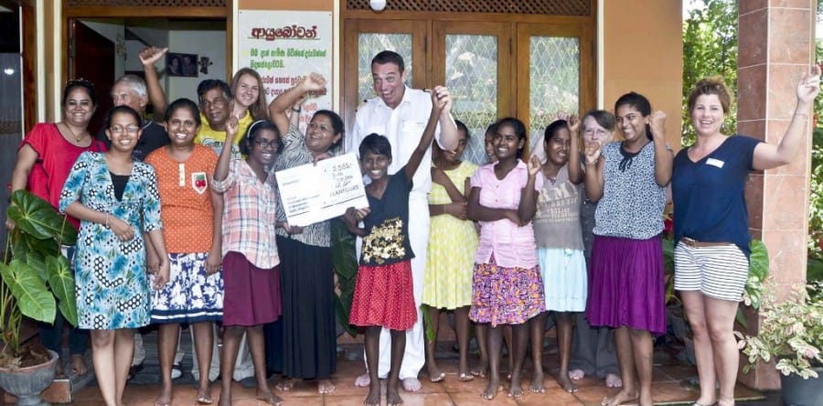 Delegation der MS Hamburg übergibt Spenden auf Sri Lanka