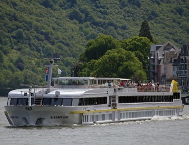 MS Elegant Lady wird renoviert und erhält französische Balkone