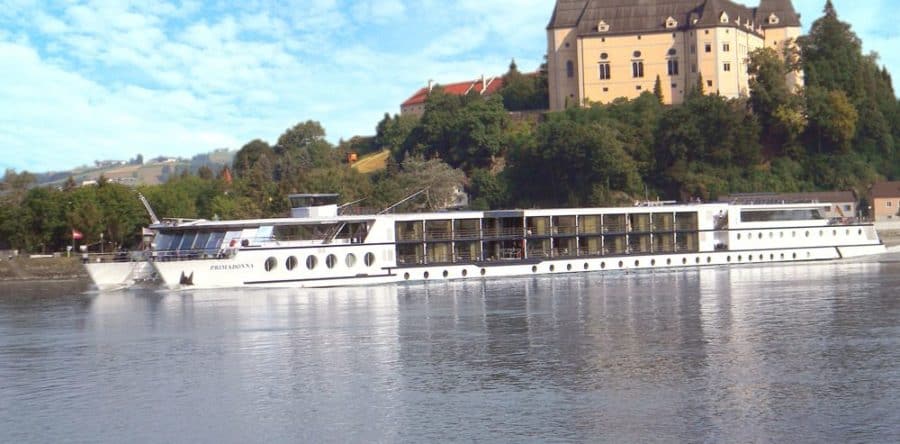 MS Primadonna bietet begehbare Balkone, Bugverglasung und Blick unter Wasser