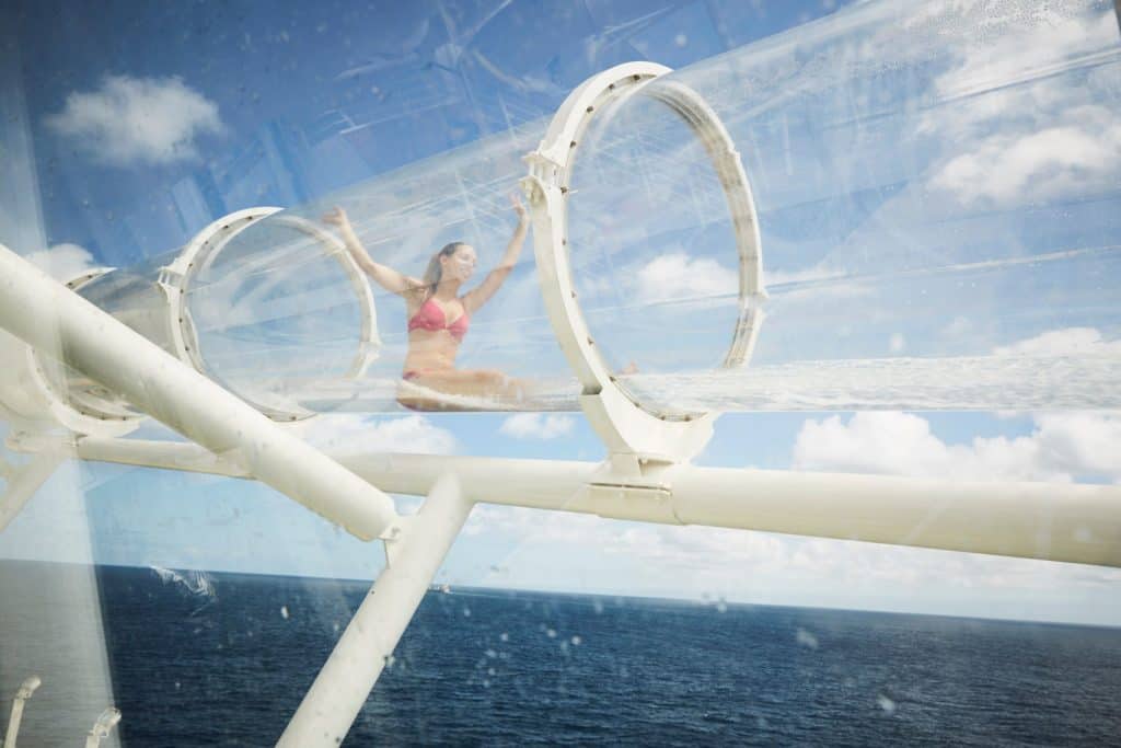 Wasserrutsche über dem Meer auf der AIDA Prima (Bild AIDA Cruises)