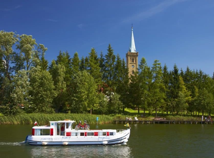 Land der tausend Seen: Mit dem Hausboot die Masurische Seenplatte entdecken