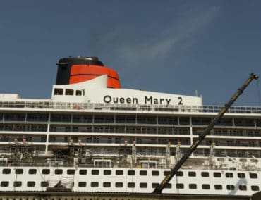Queen Mary 2 wieder mit Wasser unter dem Kiel