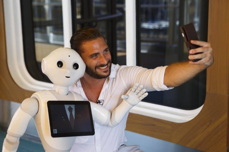 Roboter Pepper geht an Bord der Costa Diadema