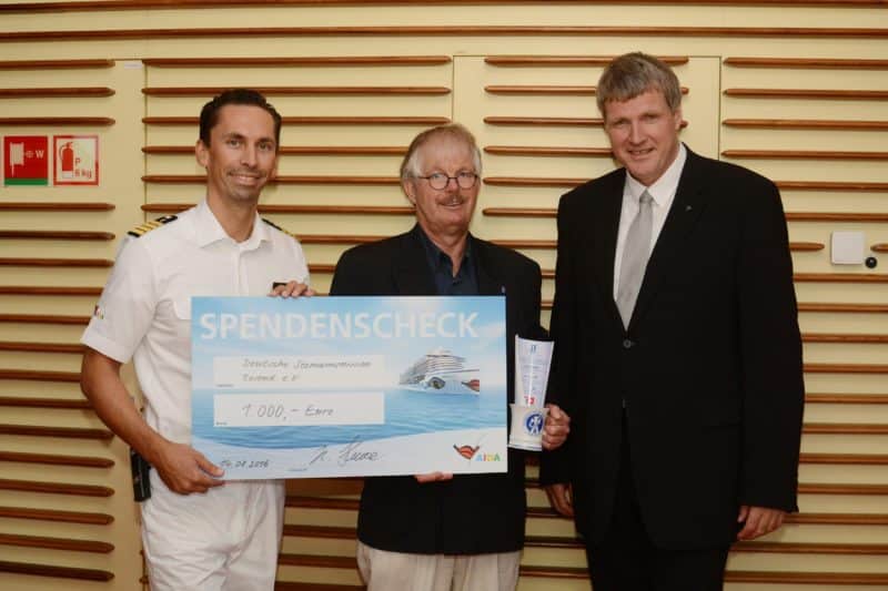 Bischof Maltzahn und Rostocker Seemannsmission besuchen AIDA Diva