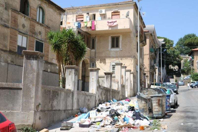 Dreck überall in Messina - Schade (Bild Stieger)