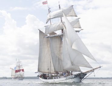 Gäste aus aller Welt feiern mit den Rostockern die 26. Hanse Sail