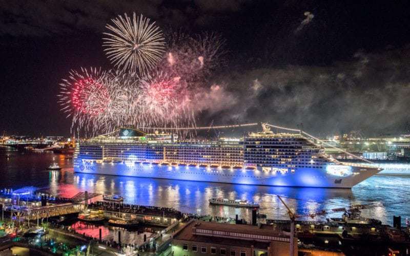 MSC Splendida und MSC Silvia bringen Hamburg zum Leuchten