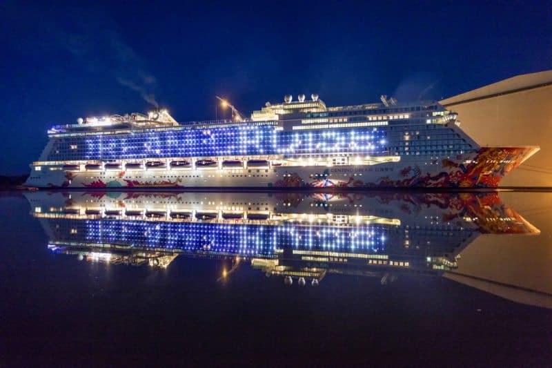 Genting Dream ist erstes Kreuzfahrtschiff mit zwei Tiefsee U-Booten