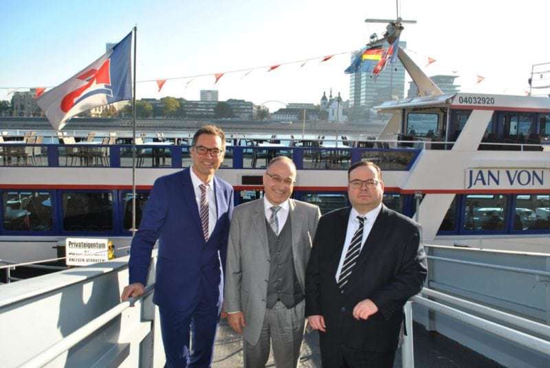 von links Dr. Achim Schloemer (Vorstandsvorsitzender der KD AG), Robert Straubhaar (CEO River Advice AG) sowie Thomas Günther (Finanzvorstand KD AG) - Bild KD