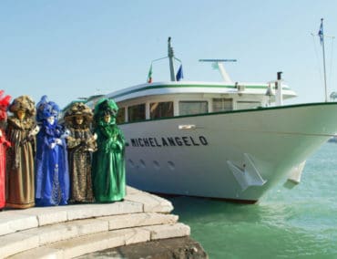 MS Michelangelo lädt zum berühmtesten Maskenball der Welt