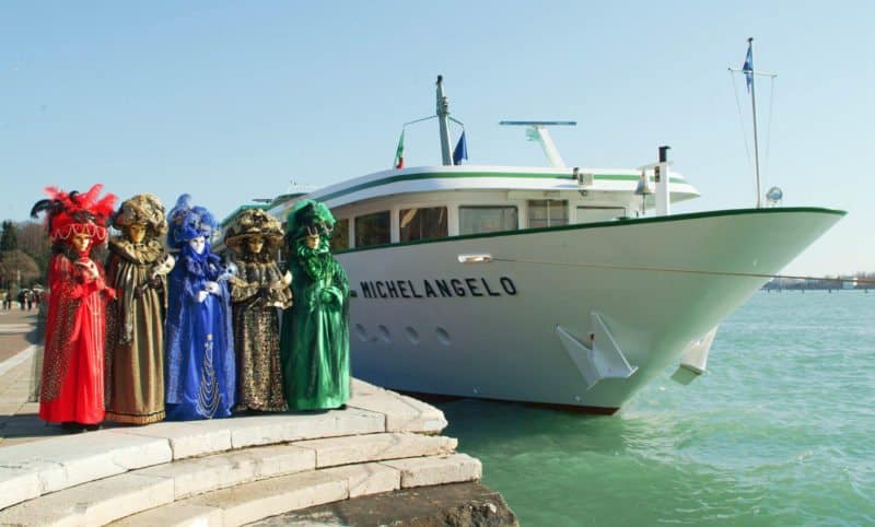 MS Michelangelo lädt zum berühmtesten Maskenball der Welt