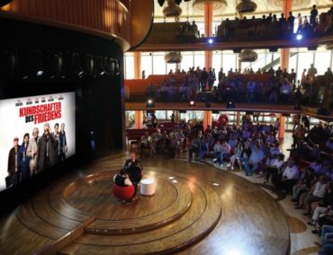 AIDA Cruises feiert an Bord die exklusive Weltpremiere des Kinofilms Kundschafter des Friedens