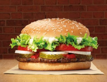 Schnellfähre Megastar lockt mit Burger King-Restaurant