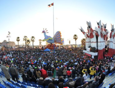 Costa Kreuzfahrten und Viareggio Karneval feiern zusammen