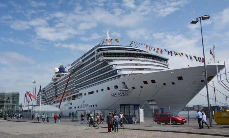 AIDA Cara eröffnet Kreuzfahrt-Saison in Kiel