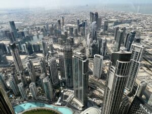 Blick vom Burj Khalifa auf die glitzernde Metropole Dubai (Bild Stieger)