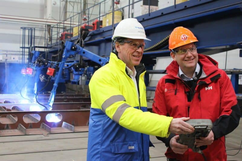 Hurtigruten feiert Baustart des weltweit ersten Hybrid-Expeditionsschiffes