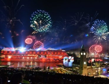 300 schwimmende Gäste bestreiten die Paraden zum Hafengeburtstag Hamburg