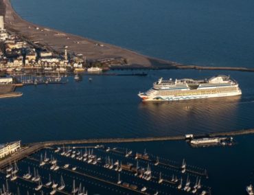 Ende der Kreuzfahrtsaison in Warnemünde: Die AIDAdiva setzt den Schlusspunkt