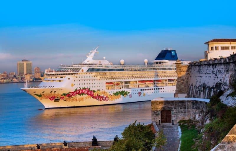 Norwegian Sky wird von den Kubanern mit offenen Armen empfangen
