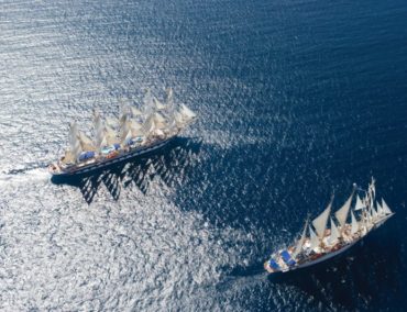 Drei der grössten Segelschiffe der Welt setzen im Mittelmeer die Segel