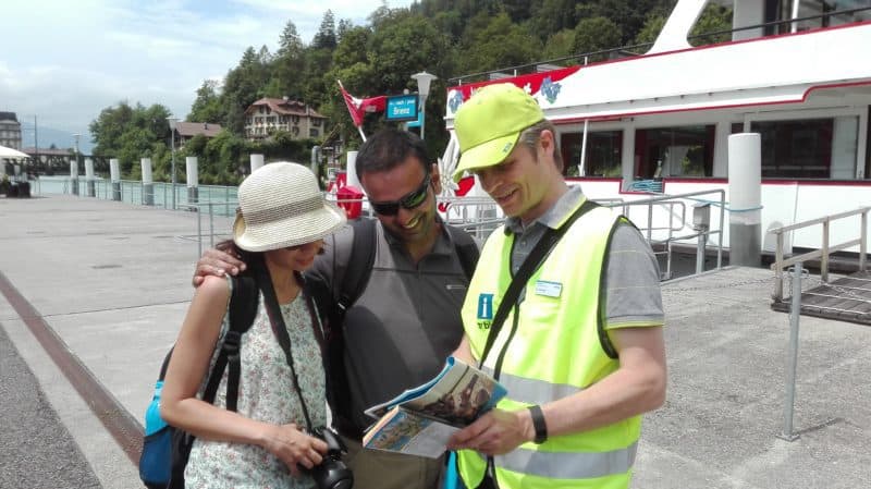 Helpies helfen Touristen am Thuner- und Brienzersee