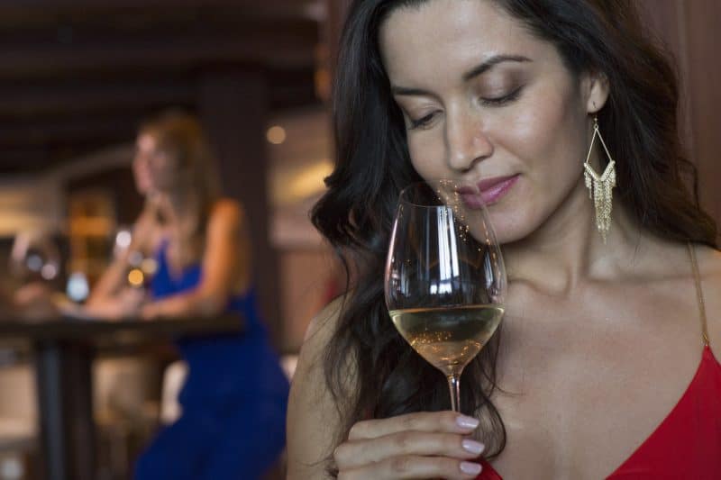 Hochkarätige Weinexperten und preisgekrönte Barkeeper an Bord von Norwegian Cruise Line