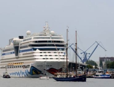 AIDA Cruises mit AIDA Diva und AIDA Mar an der 27. Hanse Sail