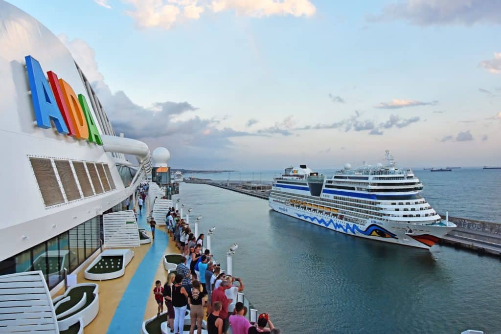 AIDA Perla trifft AIDA Stella ( Bild AIDA Kreuzfahrten) Kreuzfahrt Blog