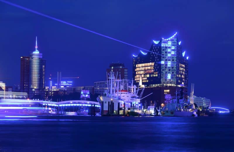 Ein Hafen wird zur künstlerischen Bühne: Fulminanter Start des „Blue Port Hamburg“