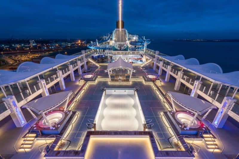 Meyer Werft liefert Kreuzfahrtschiff World Dream ab