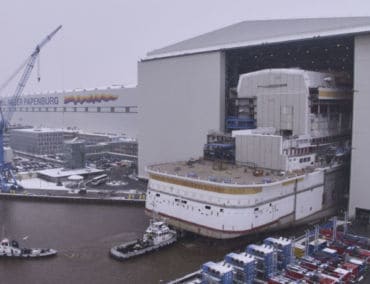 Heckteil der AIDA Nova auf der Meyer Werft ausgedockt