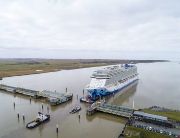 Die Norwegian Bliss passiert die Ems in Richtung Nordsee